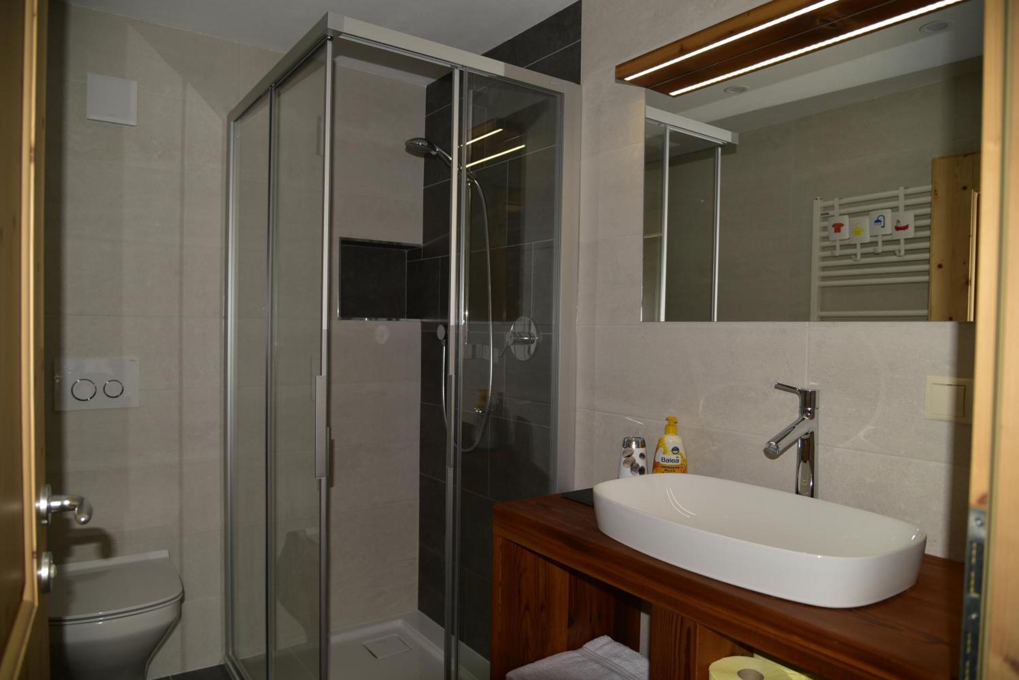 Apartement Schuster Lake Prags Braies المظهر الخارجي الصورة
